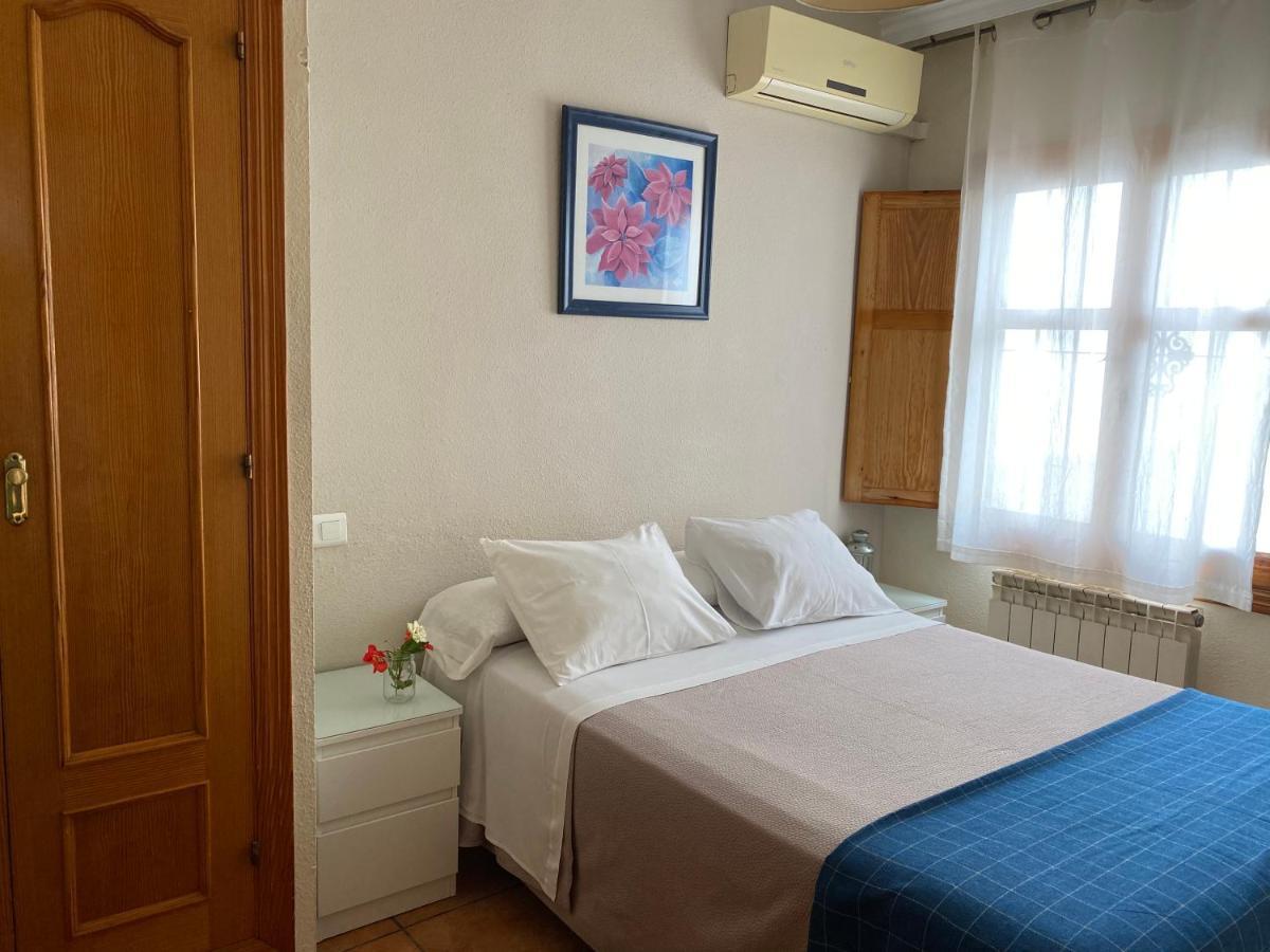 โฮสตัล โมสกาเตล Hotel มาลากา ภายนอก รูปภาพ